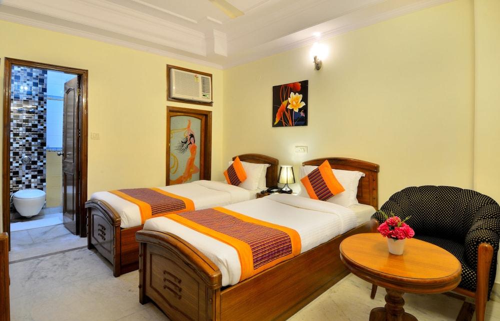 Hotel Pablas International, New Delhi, Near Metro Exterior photo