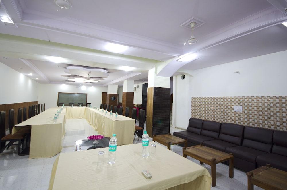 Hotel Pablas International, New Delhi, Near Metro Exterior photo