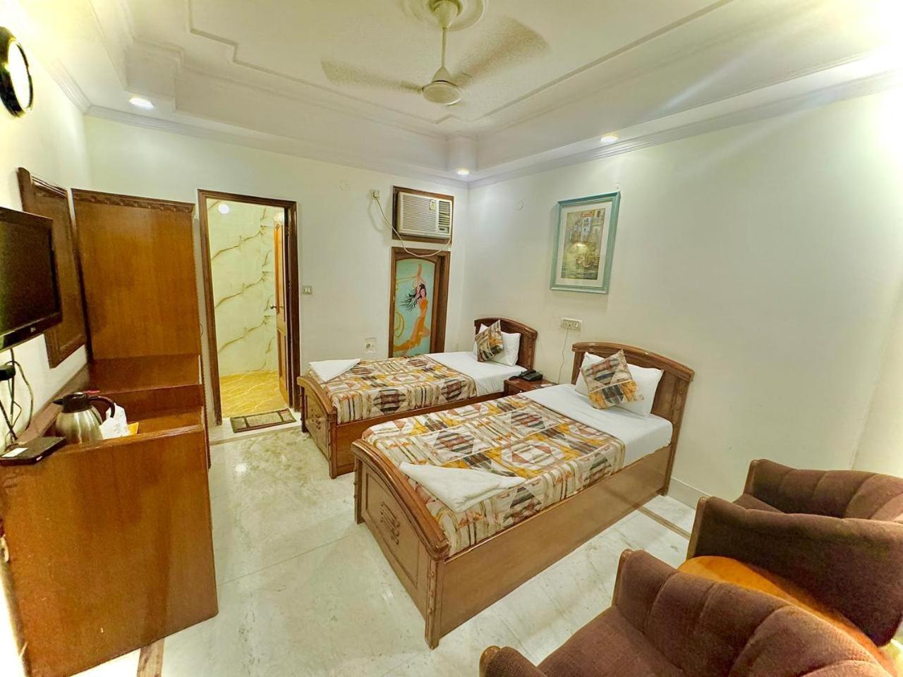 Hotel Pablas International, New Delhi, Near Metro Exterior photo