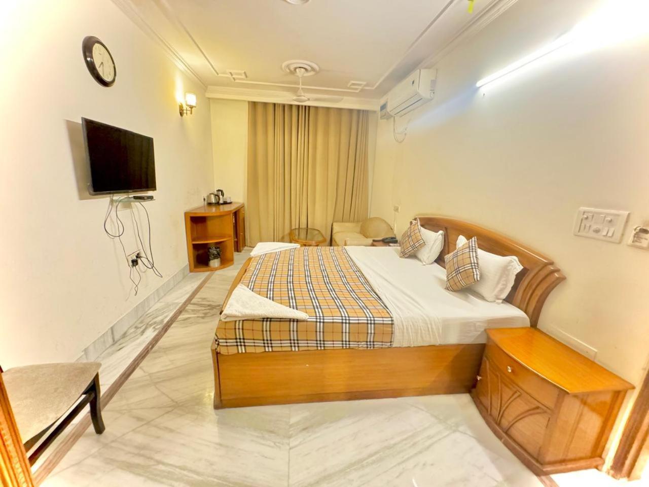 Hotel Pablas International, New Delhi, Near Metro Exterior photo