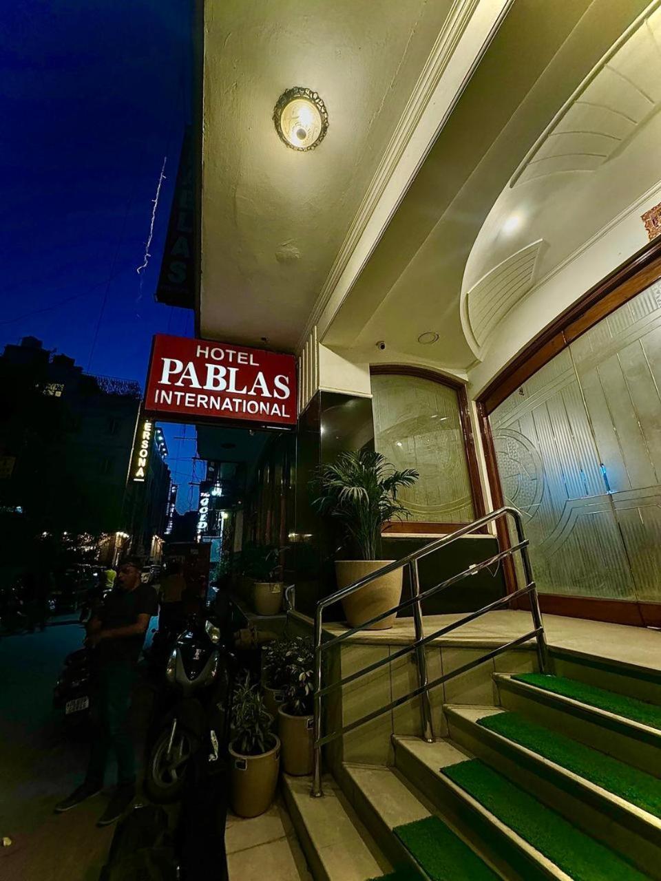 Hotel Pablas International, New Delhi, Near Metro Exterior photo