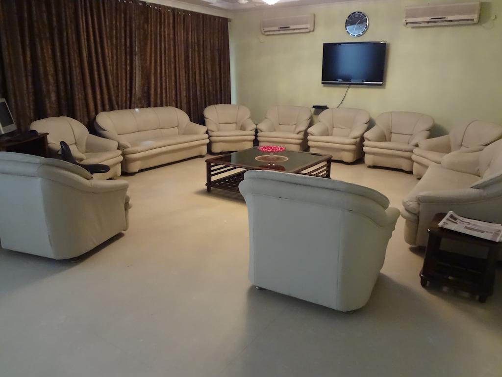 Hotel Pablas International, New Delhi, Near Metro Exterior photo