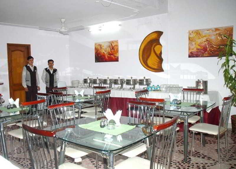 Hotel Pablas International, New Delhi, Near Metro Restaurant photo