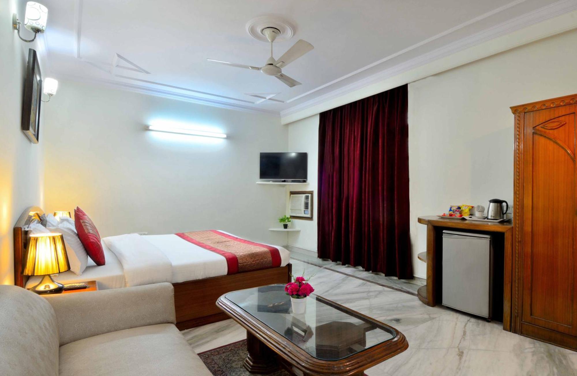 Hotel Pablas International, New Delhi, Near Metro Exterior photo