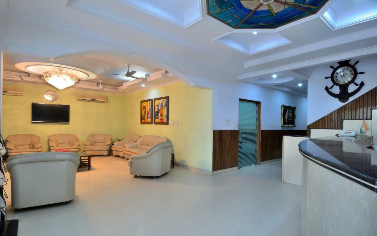 Hotel Pablas International, New Delhi, Near Metro Exterior photo